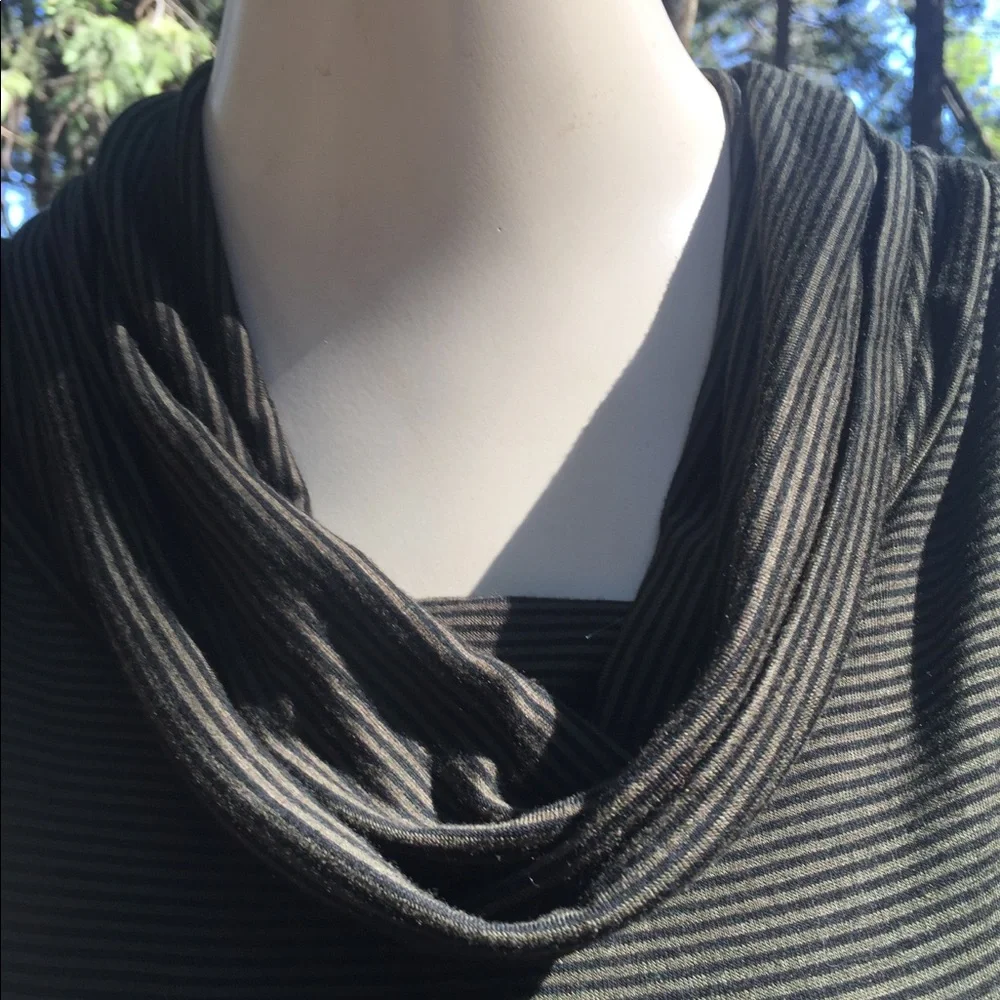 Micheal Farrell cowl neck sleeveless black T-shirt - Picture 2 of 9